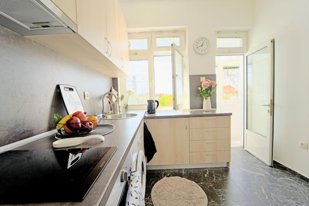 Cozy 1-Bedroom Flat In The Very Center Of Sofia Exteriör bild