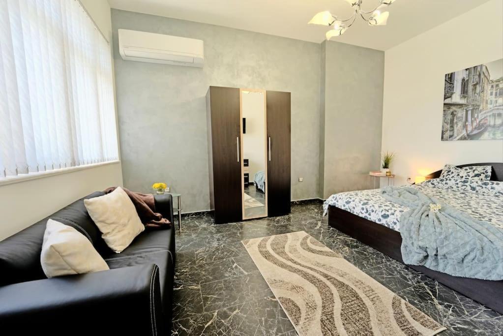 Cozy 1-Bedroom Flat In The Very Center Of Sofia Exteriör bild