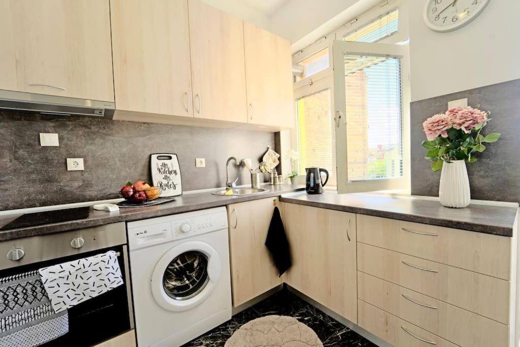 Cozy 1-Bedroom Flat In The Very Center Of Sofia Exteriör bild